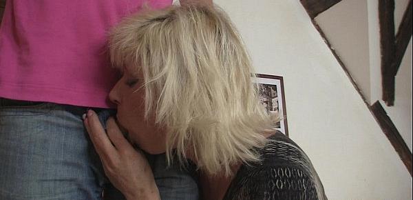  Blonde mother in law gets laid